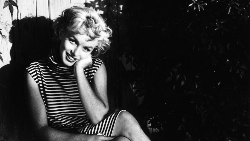 Nice Outfits in Trend Historical past: Marilyn Monroe in Summery Stripes